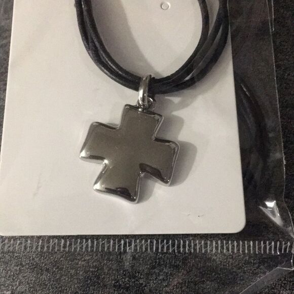 Chic SilverTone Equal-Armed Cross Pendant on Black Leather - Picture 8 of 9